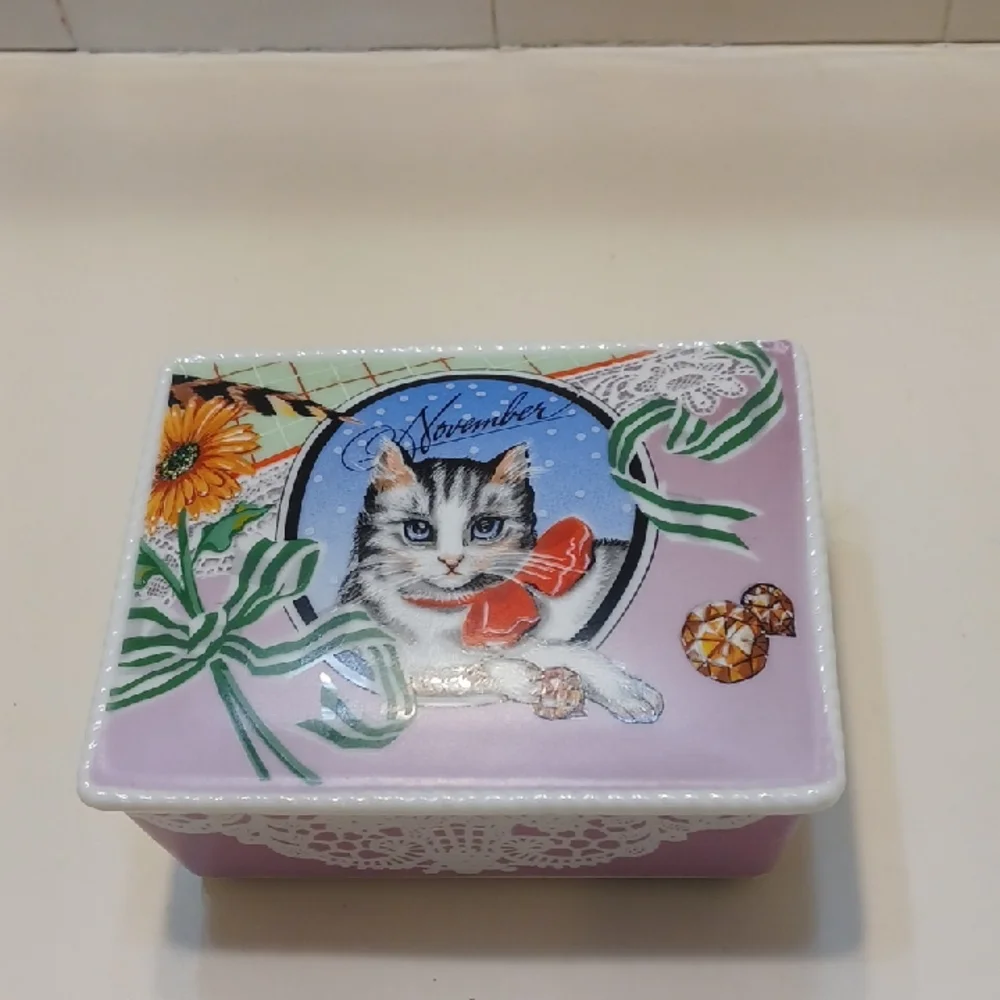 Vandoc 1989 Vintage Collector November Cat-Themed Jewelry Trinket Box